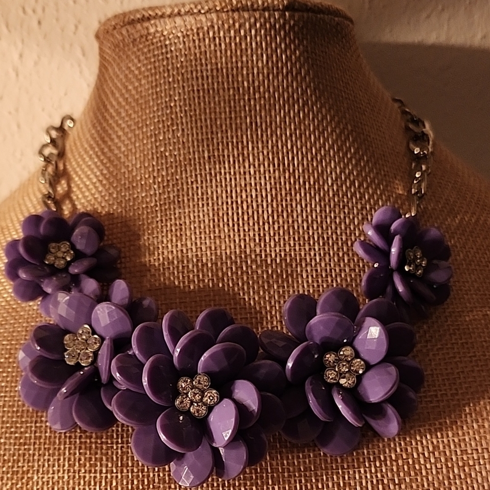 Elegant Purple Floral Necklace